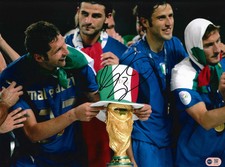 MARCO MATERAZZI SIGNED ITALY WORLD CUP WINNERS 16x12 PHOTO (ACG CERT AG17422)