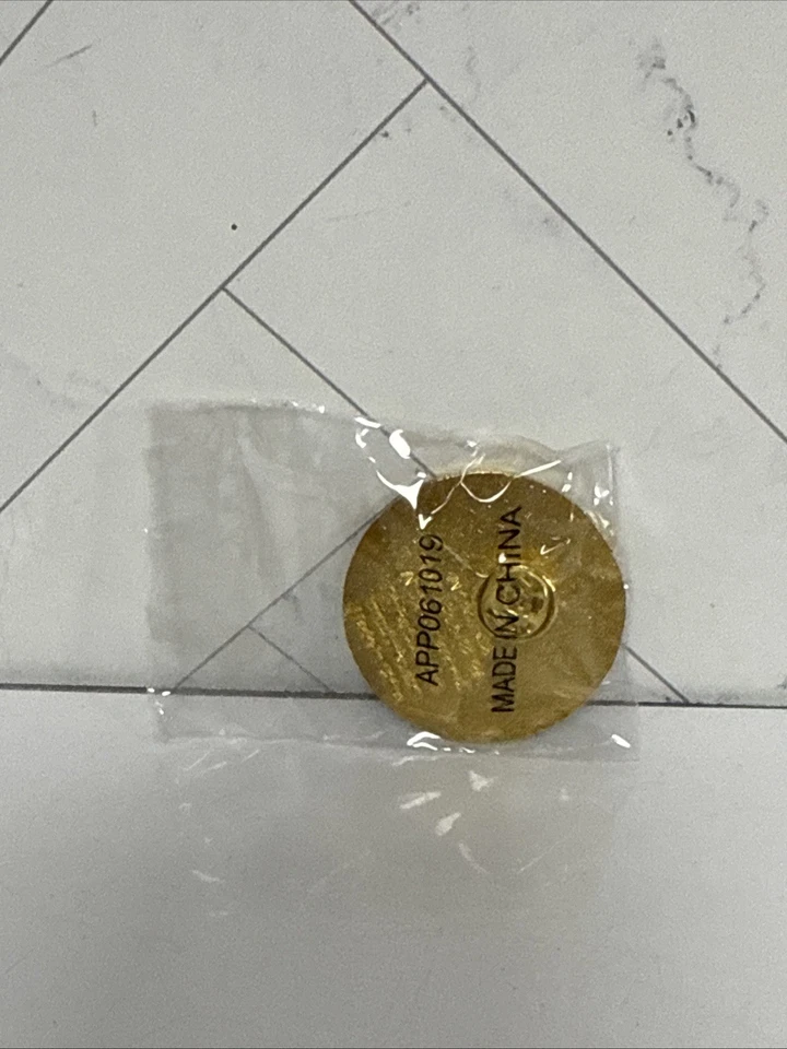 Pin Funko Esmalte Persona 5 Terciopelo Habitación  Foto 2 de 2