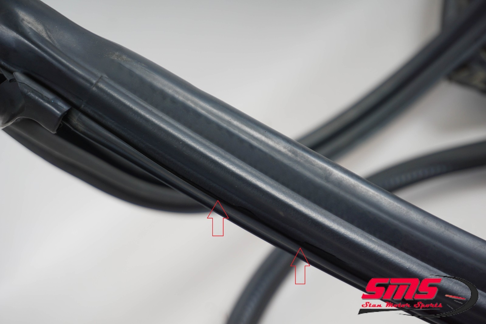 02-06 Maserati Spyder 4200 M138 Rubber Main Weatherstrip Seal OEM