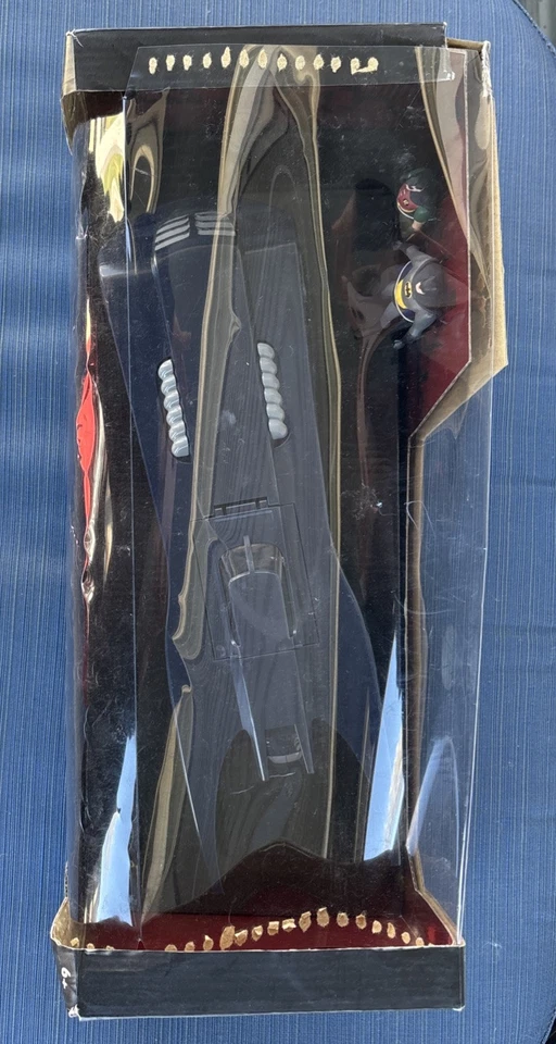 Batimóvil con Batman & Robin 1993, 17" de largo, caja dañada nueva Foto 2 de 4