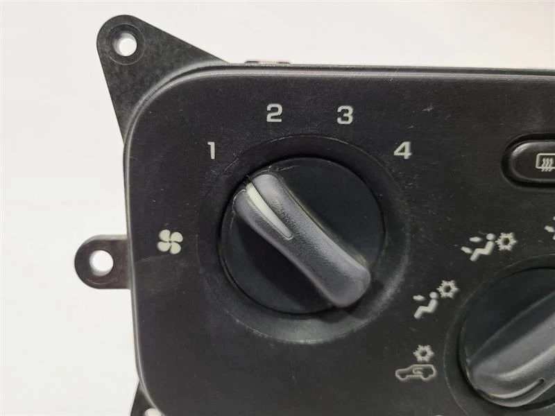 Jeep Liberty 2002 2003 control de temperatura con aire acondicionado Foto 4 de 4