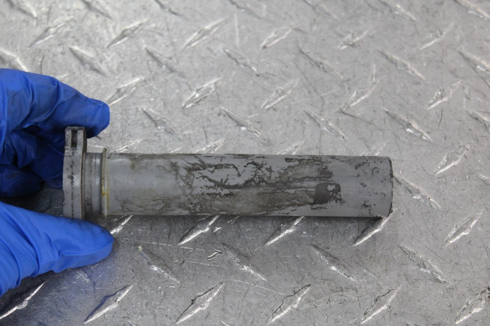 2007 KAWASAKI NINJA ZX10R ZX1000D RIGHT THROTTLE GRIP TUBE - Image 2 of 4