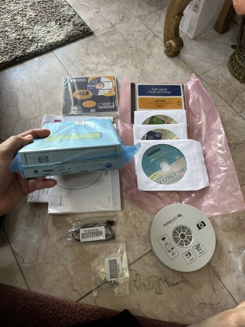 Brand New - Hewlett Packard (HP)CD-Writer 9600 Series Burner Drive COMBO PACKAGE