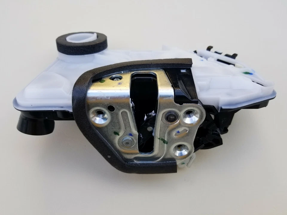 LIFE WARRANTY 19 to 25 Genuine Lexus ES300H ES350 door lock actuator LEFT FRONT - Image 3 of 4