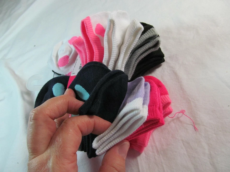NUEVO CON ETIQUETAS Niñas TOTAL NIÑA PAQUETE DE 10 PARES CALCETINES CORTE BAJO LUNARES Multicolor pequeños Foto 4 de 4