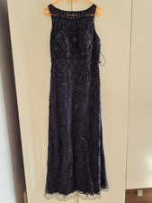 Abendkleid Lang  mit Stickereien. Farbe dunke...