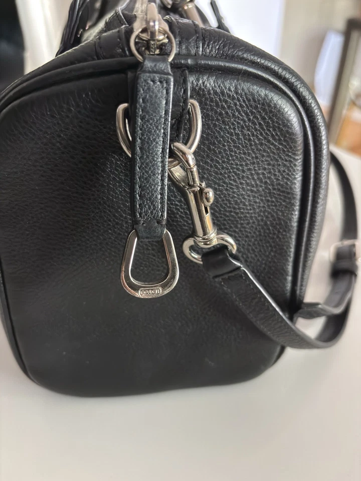 Bandolera/barril Coach F26121 Avery Boston cuero granulado con detalles de borla Foto 4 de 4