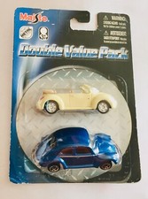  Maisto Motor 2006 Volkswagen Bug Beetle Double Value Pack 