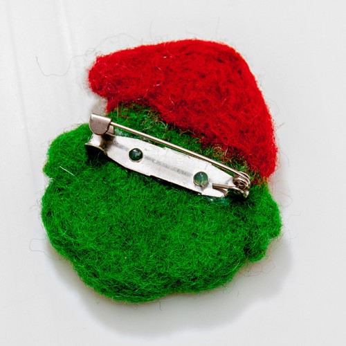 Grinch Felt Brooch – Christmas Gift for Her – Handmade Wool Pin in Gift Box - Picture 4 of 4