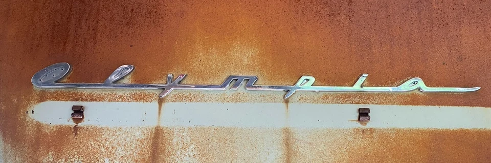 Emblema Opel Olympia - Caravana/Record 1958-1962 Foto 2 de 4