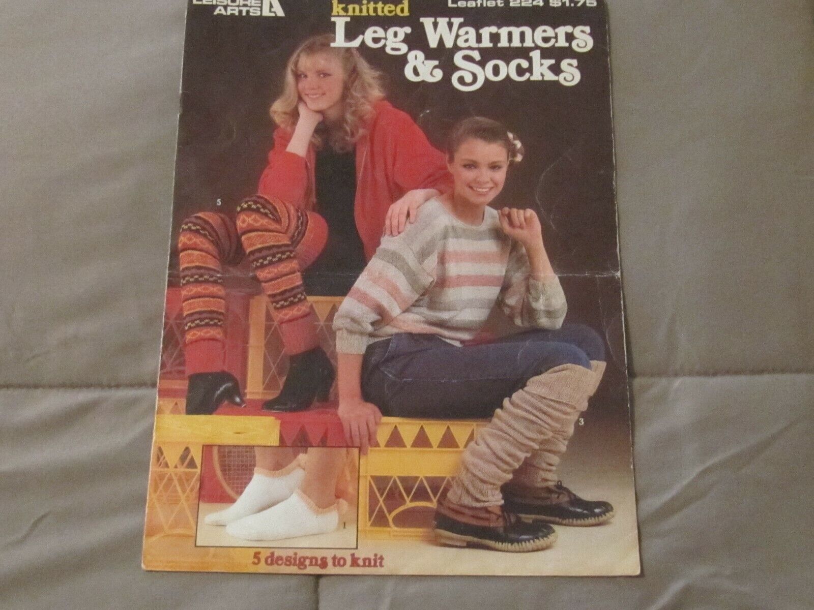 1982 LEISURE ARTS leaflet # 224 knitted leg warmers and socks