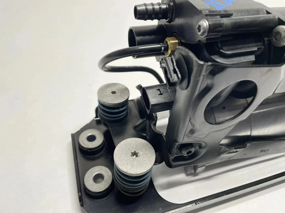 09-17 BMW 535iGT 550iGT 740i 750i 760i (F01 F10) AIR SUSPENSION COMPRESSOR PUMP - Image 2 of 4