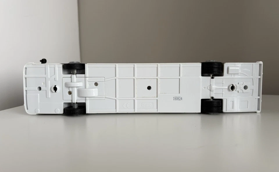 11" MTA New York City Bus White Pull-Back Opening Doors Plastic - Image 4 of 4