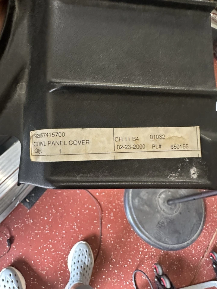 79-86 Porsche 928/928S Cowl Panel 92857415700 — 第 3/3 张图片