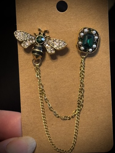 Beautiful Vintage style Honey Bee & Green Rhinestones Costume Jewelry Pin - Picture 1 of 24
