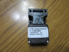 New Schmersal AZ-16-03ZVRK-M16 Safety Interlock Switch Large Quantity Available
