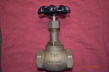 Hammond IB440 1 1/4" Threaded IPS Bronze Globe Valve 125 WSP, 200 WOG
