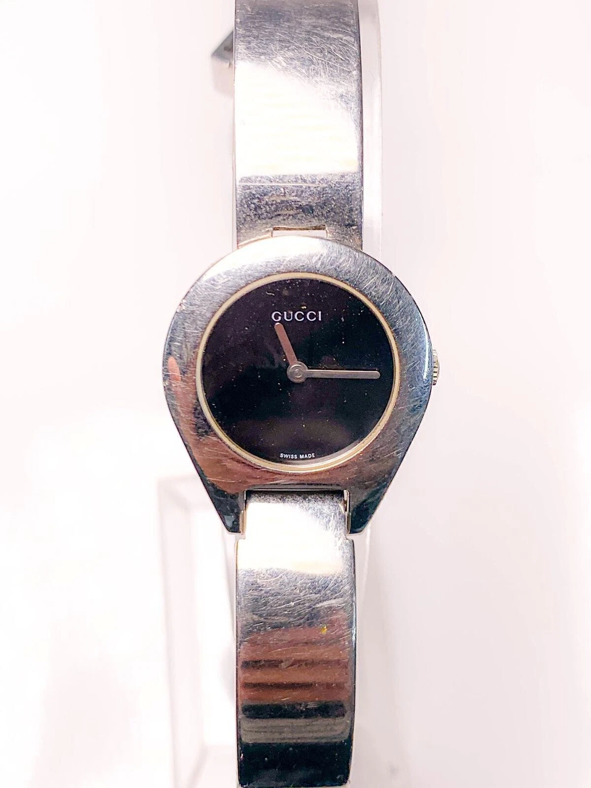 Rare montre femme Gucci ton argent   210224