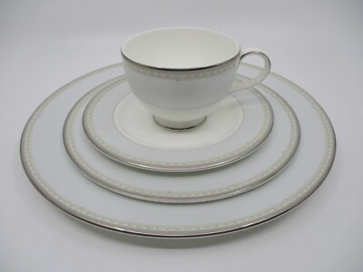 ROYAL DOULTON ANABELLE - 4-PIECE PLACE SETTING (No Saucer)   1102B