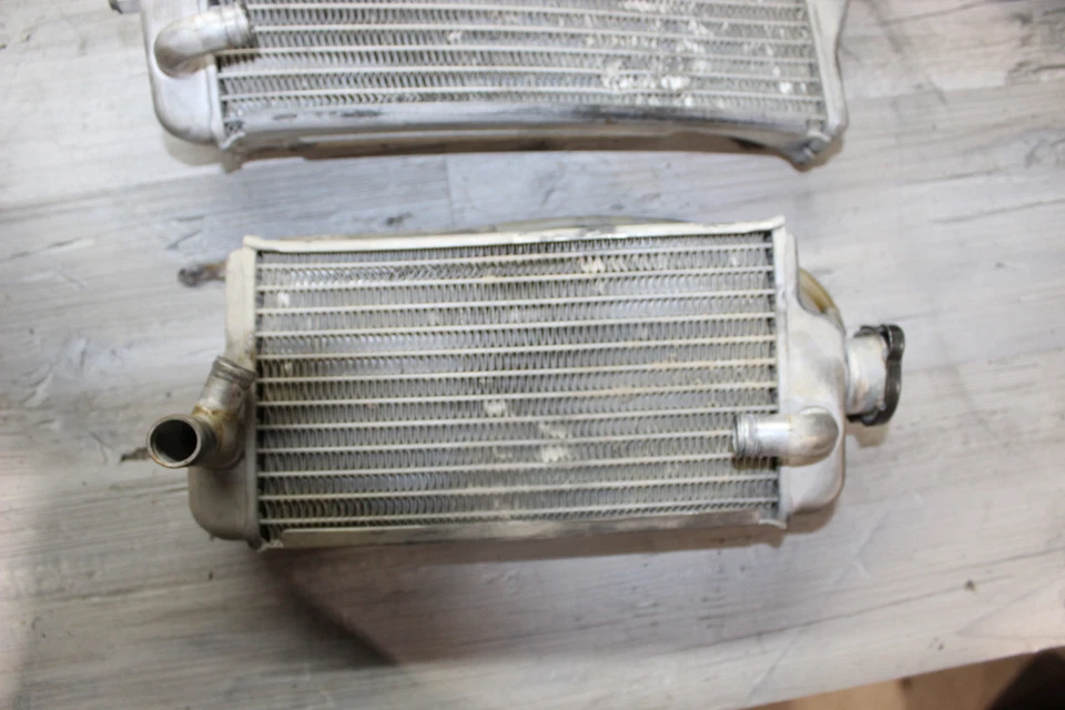 Par de radiadores enfriadores de refrigeración del motor Suzuki Rmz450 2006 Foto 3 de 4