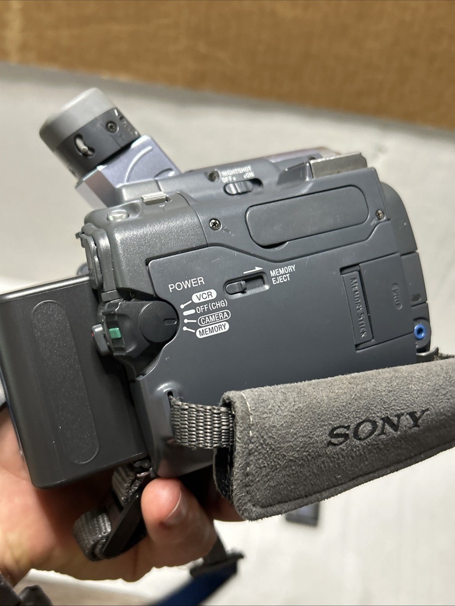 Sony Digital Handycam DCR-TRV22 Mini DV Memory Stick