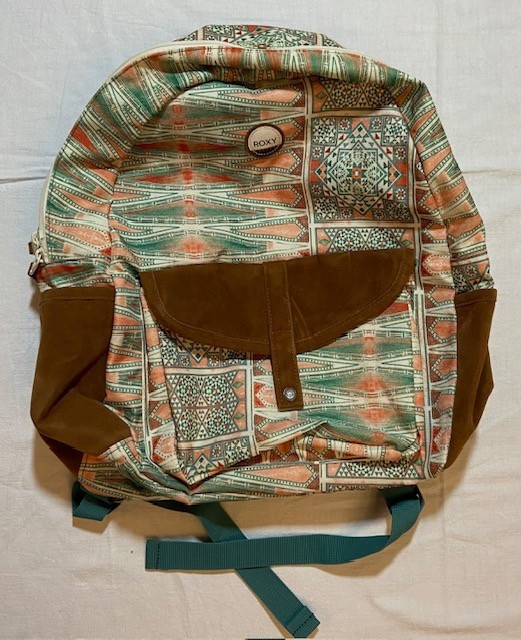 Mochila Roxy® nueva sin etiqueta patrón étnico lona detalles gamuza 43x38 cm