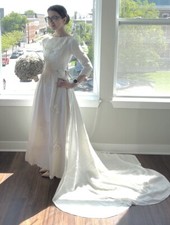 Vintage 1960s White Wedding Dress Bridal Gown Bustle Train Floral Applique XXS