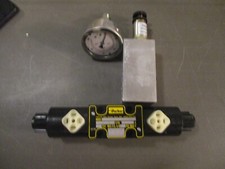 PARKER D1VW004CNJWM SOLENOID VALVE 24VDC  5000PSI w T-30741 and Gauge