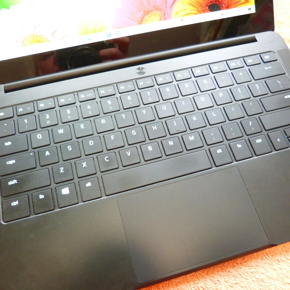 Razer Blade Stealth METALL ULTRABOOK l 13 Zoll QHD TOUCH l Windows 10 QWERTY l2 - Bild 3 von 4