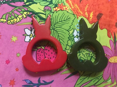 2 Bakelit Serviettenring Hase Rabbit   1960er USA   Eye Candy New York City