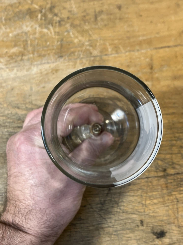 De colección Sugar Shack Bailarín Masculino Tallo Vidrio Lago Ginebra WI Stone Park nunchaku Foto 4 de 4