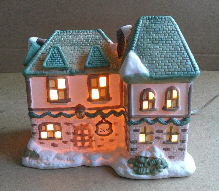 1991 Dickensville Collectables INN Porcelain Lighted House  by the NOMA Company