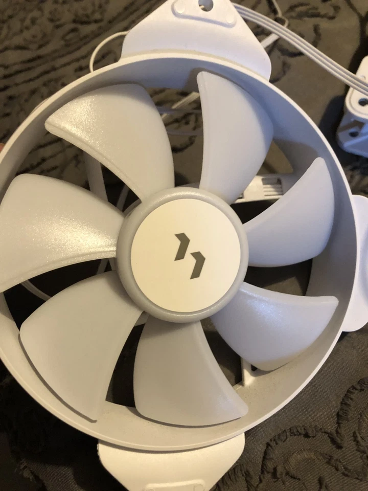 💻 Fractal Design Aspect 12 RGB 120mm Case Fan – PWM | Silent Cooling | Addressa - Image 3 of 4