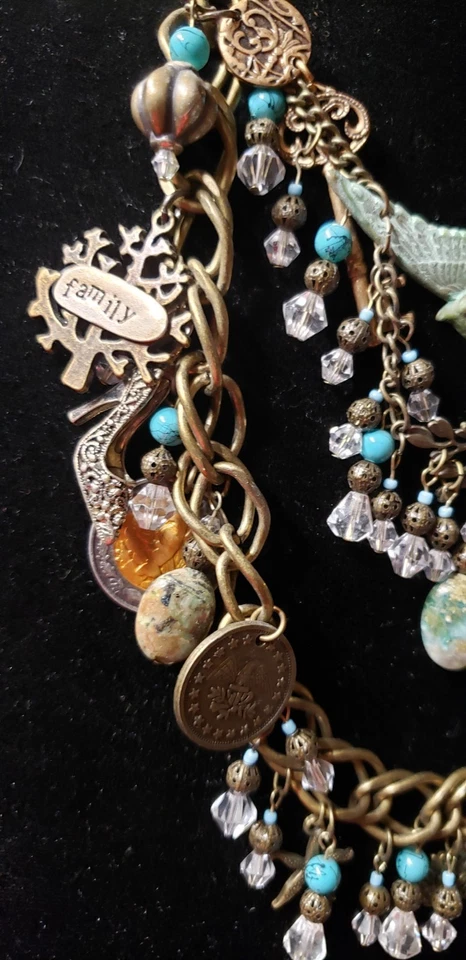 JBTB Swallow, collar con dijes, 11 pulgadas de largo, tono dorado antiguo, cinta azul/verde Foto 3 de 4