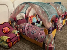 Groovy Girls Collectors Set Multiple Chairs, Scenes, Dolls, Accessories