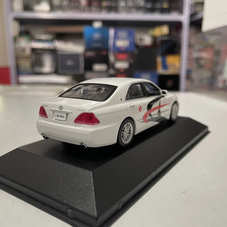 1:43 JC kyosho Toyota Crown 11ª generación S180 2005 modelo coche blanco  Foto 3 de 4