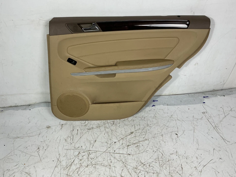 Panel interior de la puerta del lado del pasajero trasero Mercedes-Benz GL450 GL550 2006-2012 FABRICANTE DE EQUIPOS ORIGINALES Foto 3 de 4