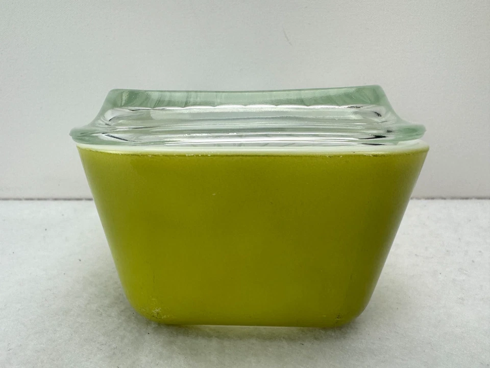 Vintage Pyrex Yellow 0502 Refrigerator Dish 1 1/2 Pint with Ribbed Lid - Image 3 of 4