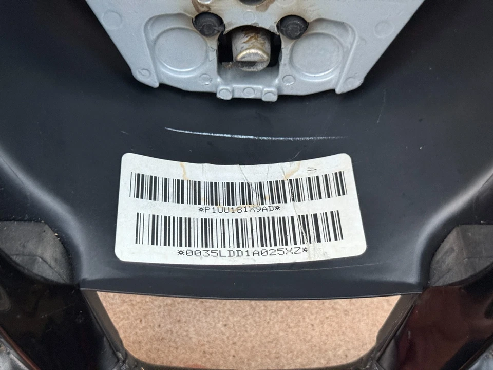 2011-2014 CHRYSLER 300 ВОДИТЕЛЬ РУЛЕВОЕ КОЛЕСО С ПЕРЕКЛЮЧАТЕЛЯМИ УПРАВЛЕНИЯ OEM P1UU181X9AD - Изображение 3 из 4