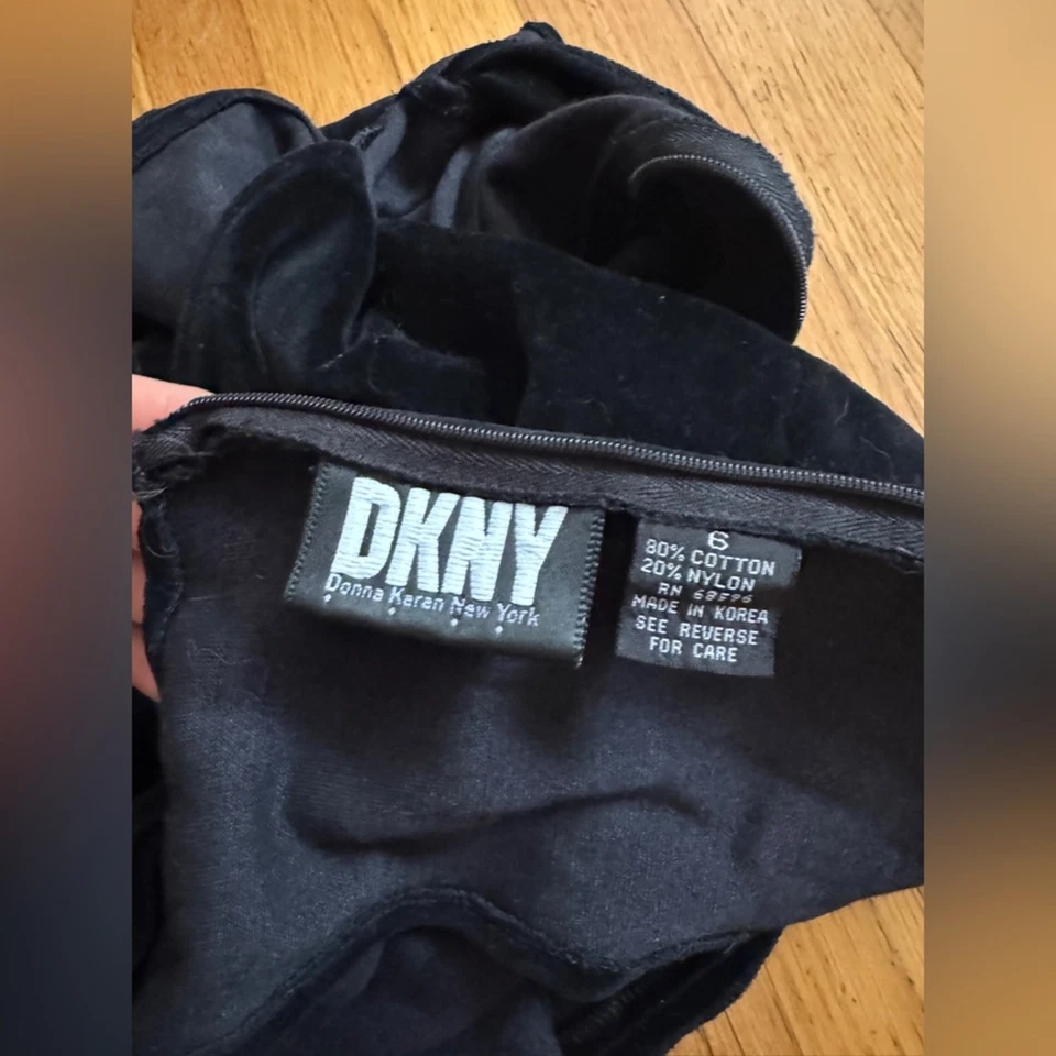 Traje de Gato DKNY De Colección Años 90 Corte Profundo Terciopelo Negro con Estribos Talla Pequeña Foto 3 de 4