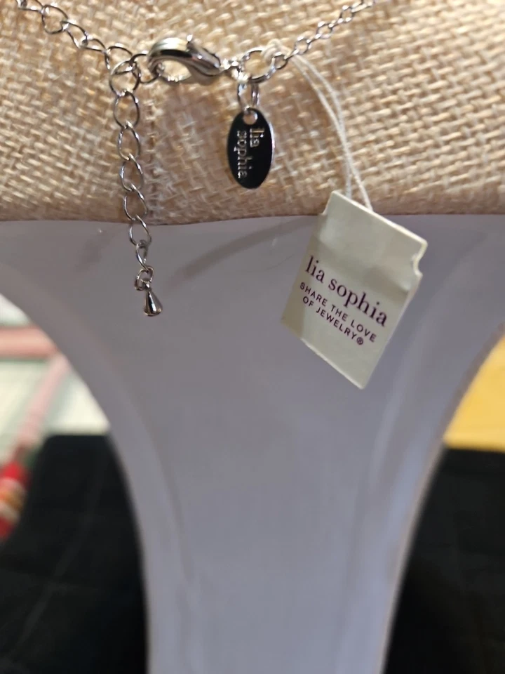 LIA SOPHIA DELICADA Flor COLLAR Colgante Retirado Verde Nuevo con Etiquetas Flores NUEVO Foto 4 de 4