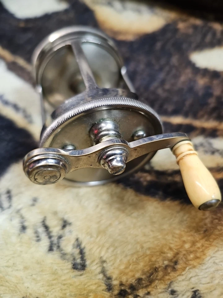 Carrete de fundición Meisselbach Takapart antiguo raro 100 yardas solo marcado en placa posterior Foto 3 de 4