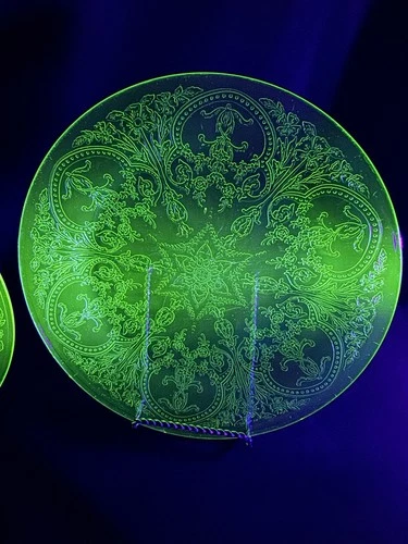 (2)VTG Uranium Green Depression Indiana Glass Horseshoe 11 ” Cake Serving Plates