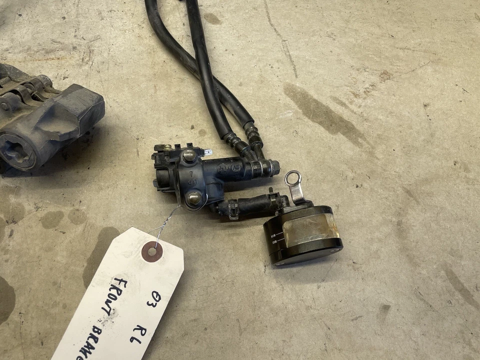 Juego de pinzas de freno de rueda delantera Yamaha YZF R6S 2003-2009 par OEM Foto 3 de 4