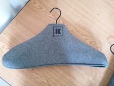 Appendiabiti KITON Usata Plastica Nero Effetto Legno Rivestita Grigio