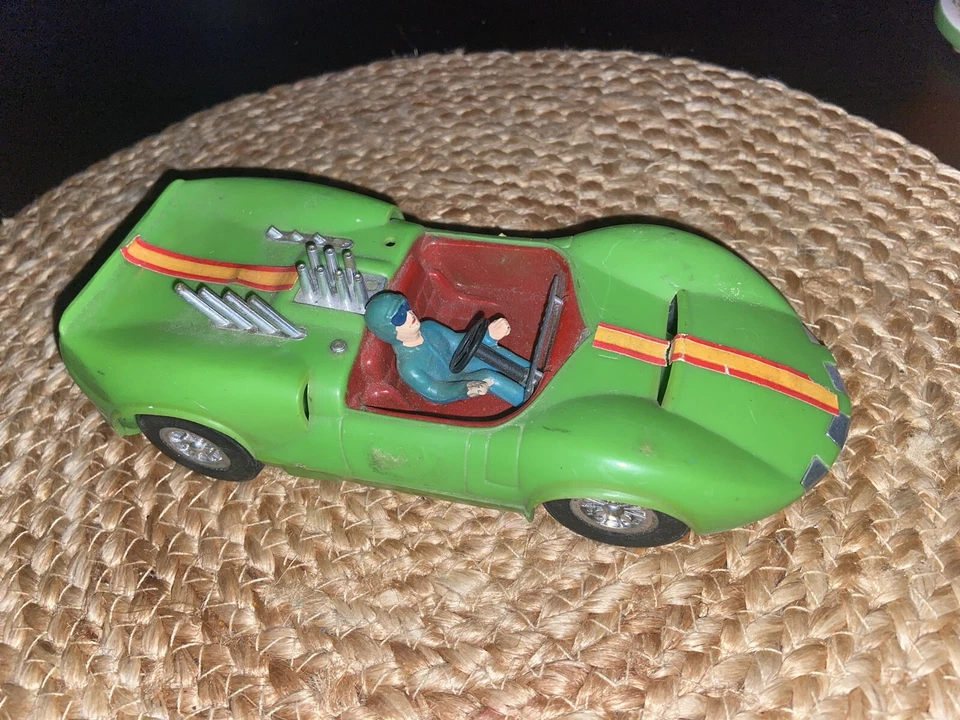 Винтажный рабочий ГОНОЧНЫЙ АВТОМОБИЛЬ MARX FRICTION Formula Grand Prix 1965 De Tomaso P70 - Изображение 2 из 4