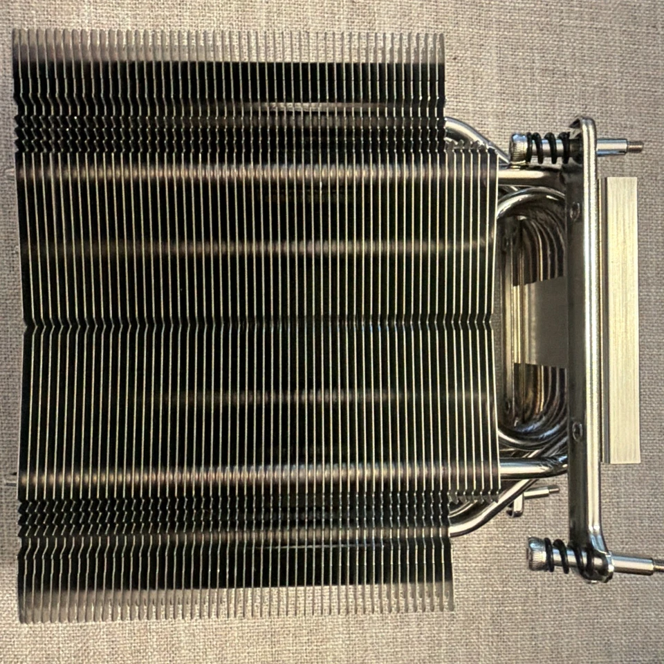 Combo de placa base y enfriador AMD Ryzen THREADRIPPER 2970WX, Taichi X399M Foto 4 de 4