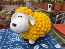 NEU Gartenfigur Schaf aus Harz – Gelb-Weiße Deko für Beet, Balkon & Terrasse