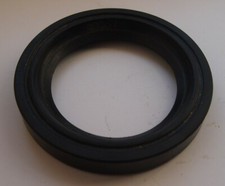 Transit V4 Front Hub Oil Seal = Ford 400E-1190B