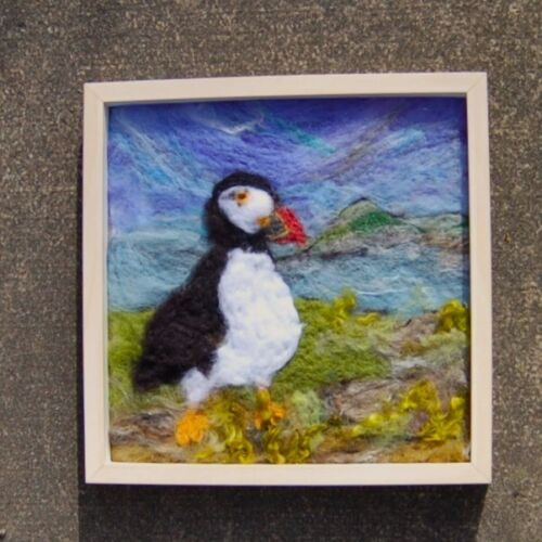 Needle Felted Wool  Puffin picture, textile art, fibre art - Afbeelding 1 van 3